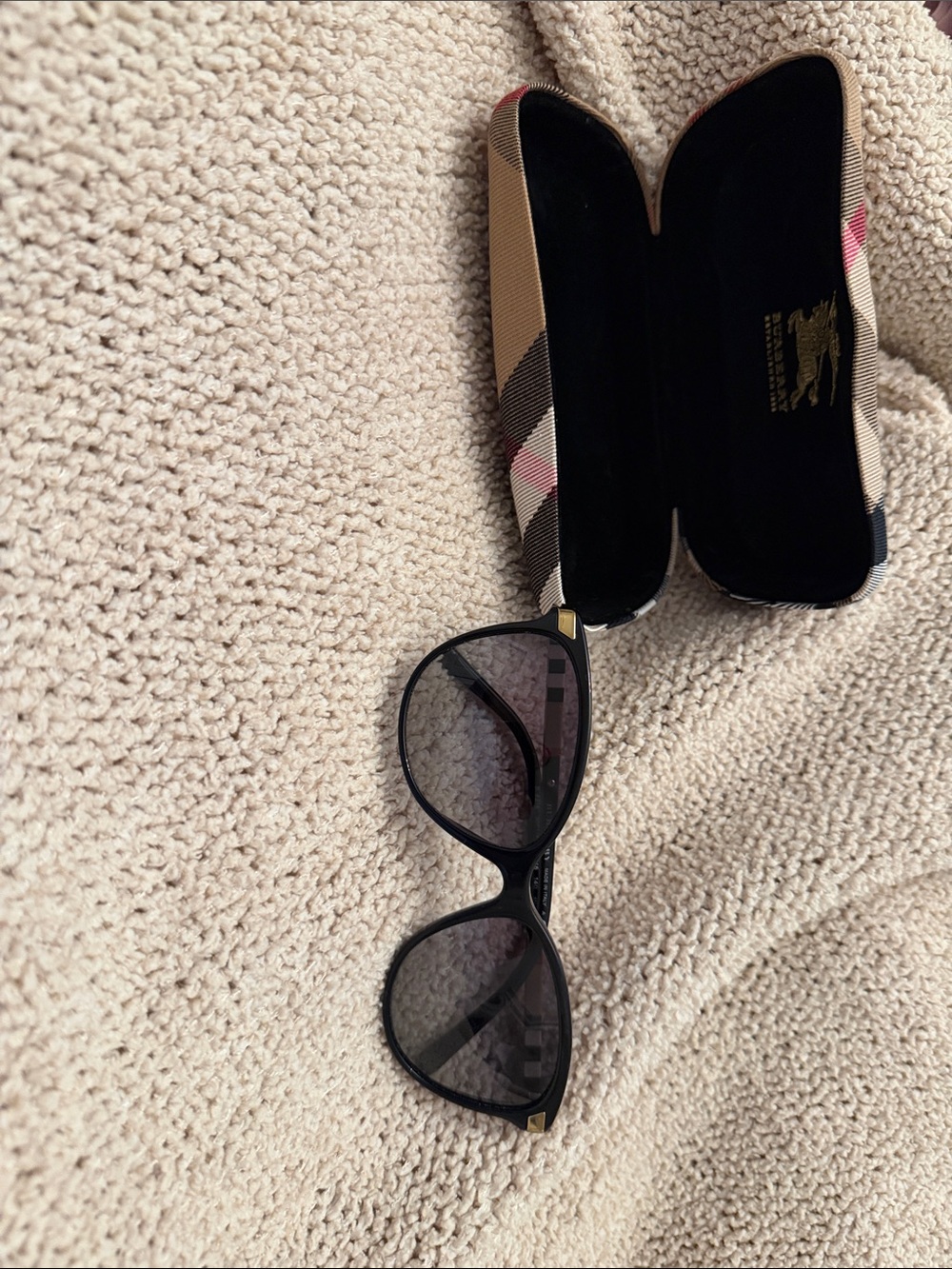 Burberry Black Frame Sunglasses with Gradient Lenses